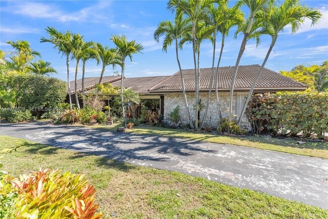 Building Photo - 15305 SW 74th Ct