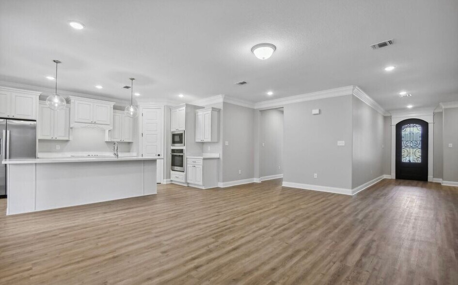 Building Photo - 10429 Landon Meadows Dr