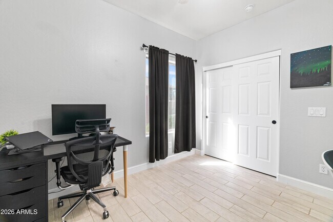 Building Photo - 26135 W Runion Dr