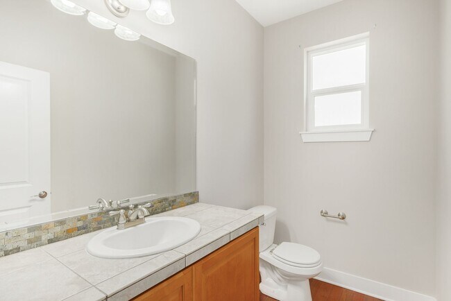 Building Photo - 16759 NE 86th Ct