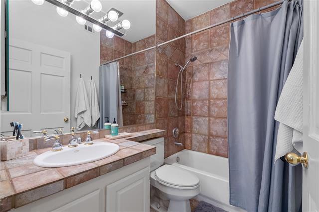 Building Photo - 3208 Cole Ave