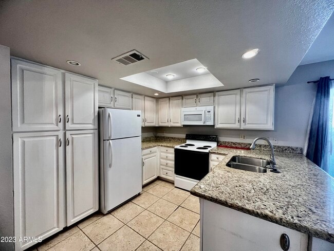 Building Photo - 7228 E Buena Terra Way