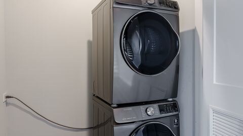 Building Photo - 729 N Sangamon St