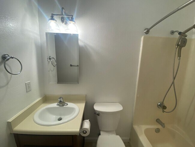 Building Photo - 1275 Peterson Ranch Rd