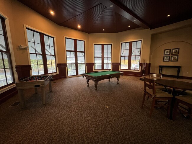 Building Photo - 2601 Hume Dr