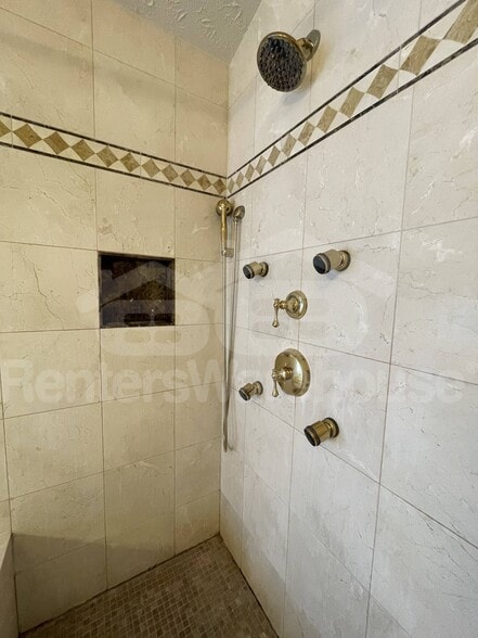 Building Photo - 217 Colgate Dr