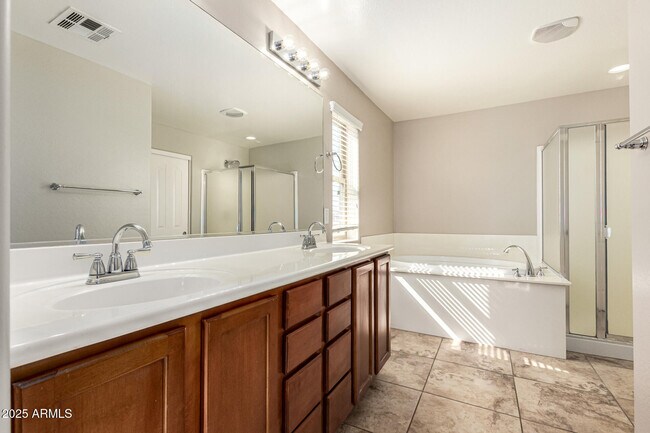 Building Photo - 1692 S Parkcrest Ct