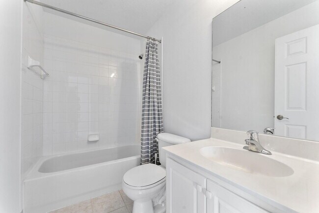 Building Photo - 16129 Sierra Palms Dr