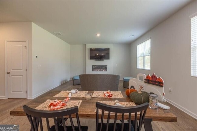 Building Photo - 165 Sweet Briar Wy