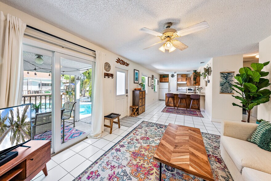 Building Photo - 2686 Hinda Rd