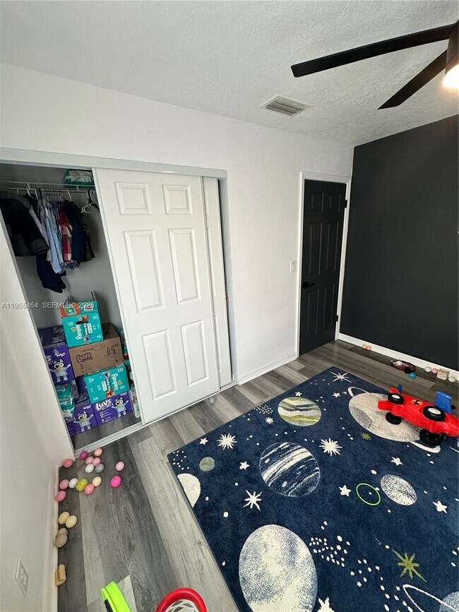 Building Photo - 1011 Gerona Ave