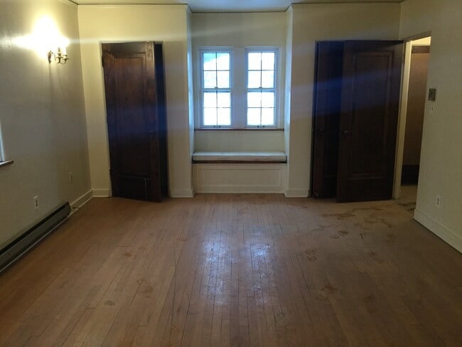 Building Photo - Comfortable 4 Bedroom Single Family Home