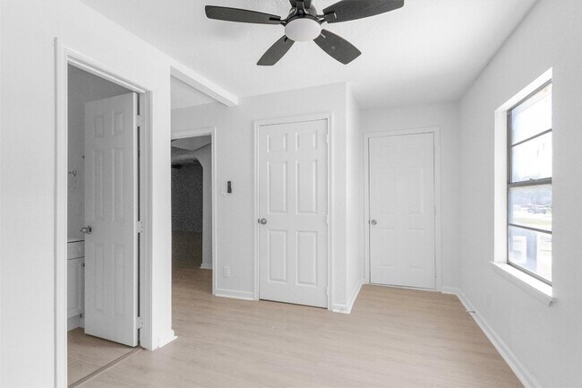 Building Photo - 16016 Green Manor Dr