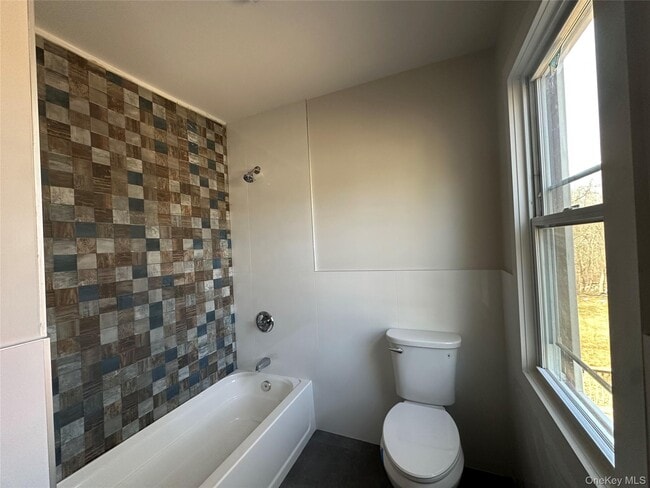 Building Photo - 1445 Burlingham Rd