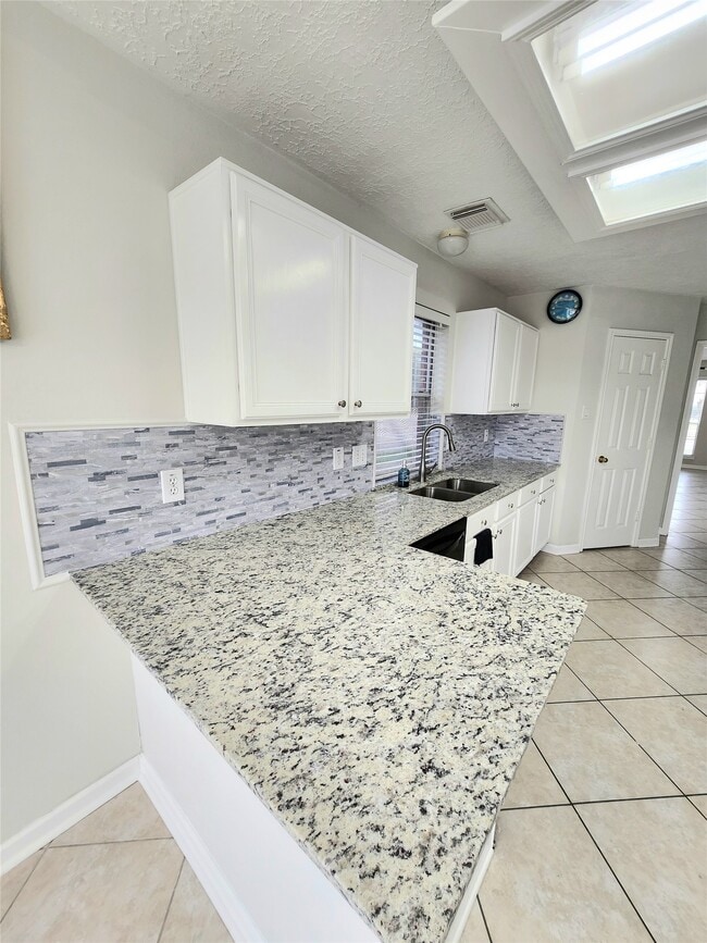 Building Photo - 14335 Berrington Dr