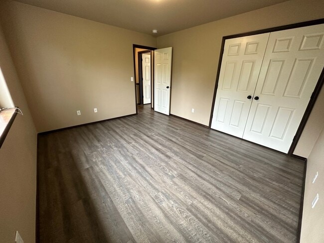 Building Photo - 2100 N Chestnut St