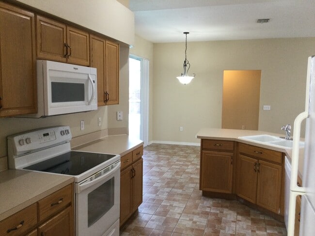 Building Photo - 2408 Groveway Dr