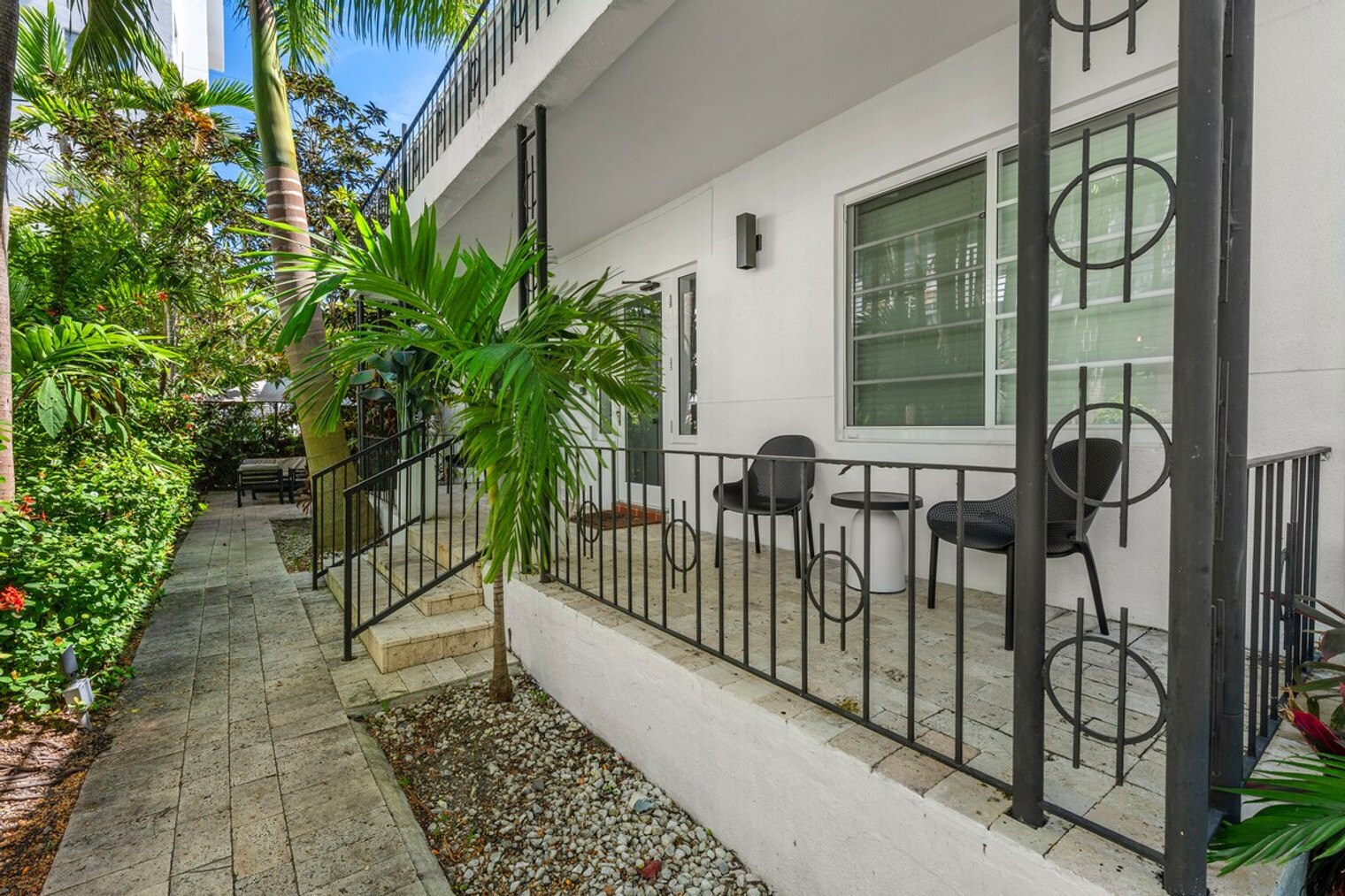 Building Photo - 1335 Lincoln Rd