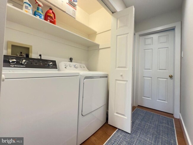 Building Photo - 42 Greythorne Woods Cir