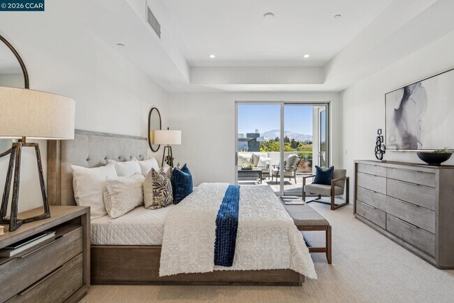 Building Photo - 1756 Cole Ave