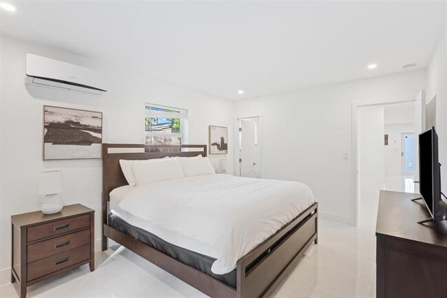 Building Photo - 1409 NE 2nd Ave