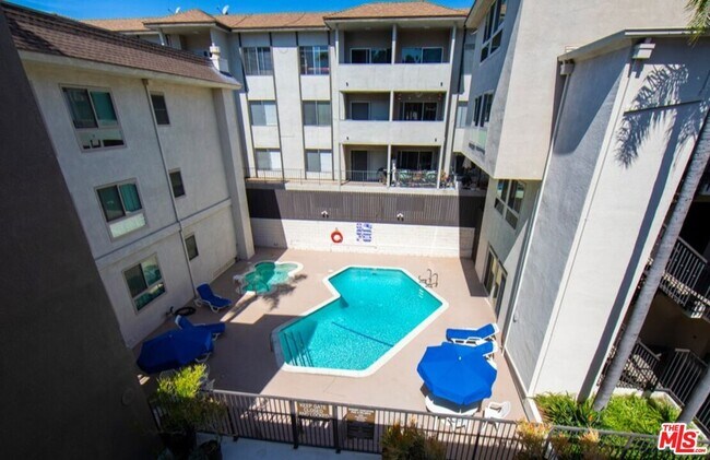 Building Photo - 6001 Canterbury Dr