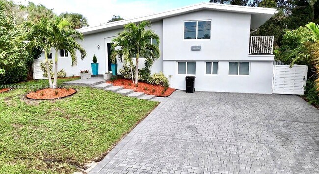 Building Photo - 2536 Flamingo Ln