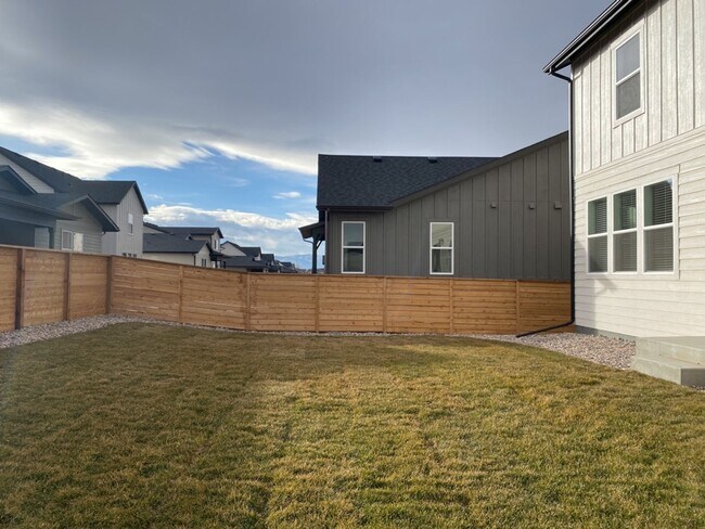 Building Photo - Exquisite 3 Bed 2.5 Bath Single Family Home