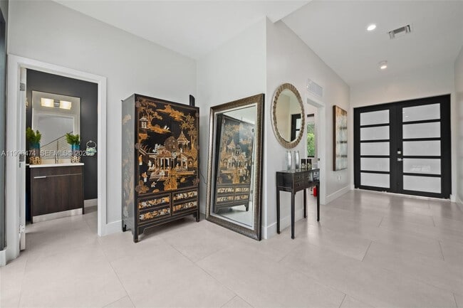 Building Photo - 5735 SW 35th St