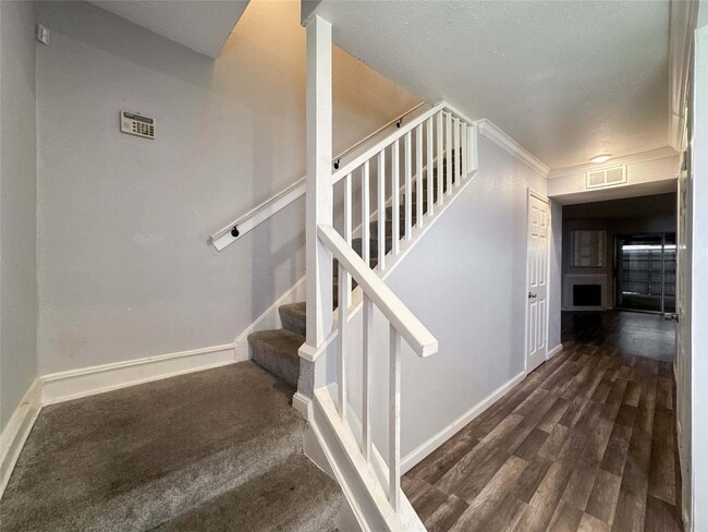 Building Photo - 11873 Algonquin Dr