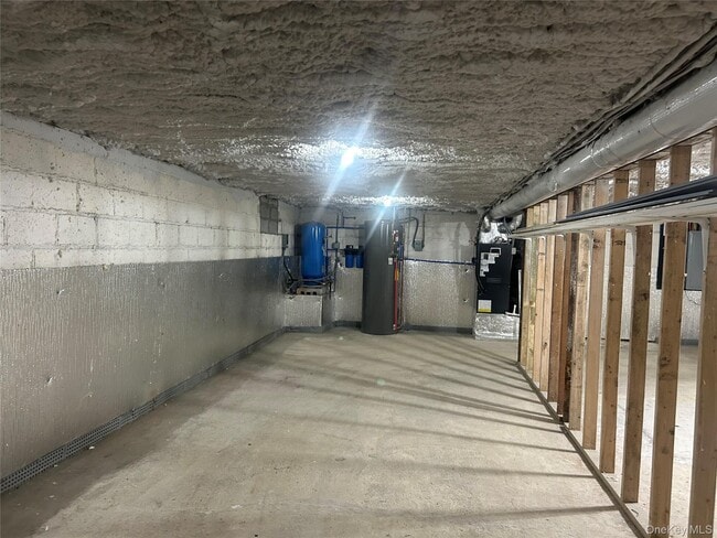 Building Photo - 49 Hackensack Heights Rd