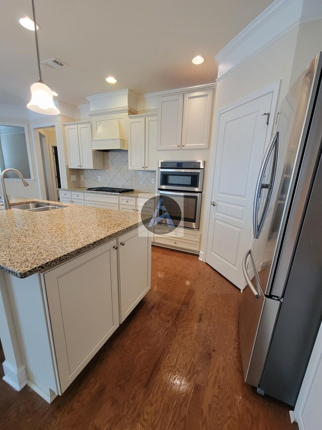 Building Photo - 1008 Applegate Dr