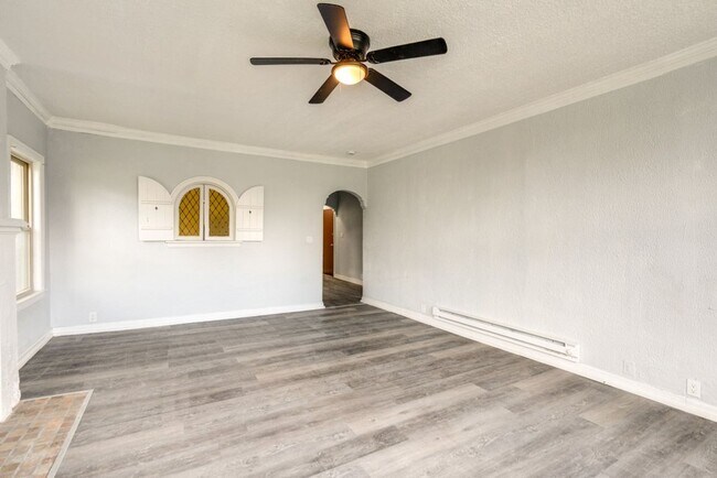Building Photo - 2840 S Moreland Blvd