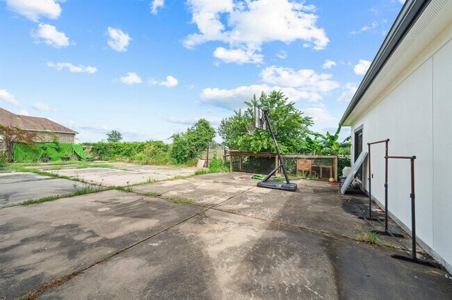 Building Photo - 13819 Lakeview Meadow Dr