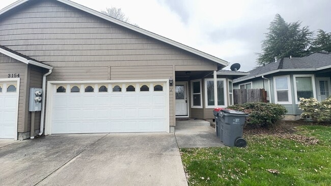 Building Photo - 3 Bedroom 2 Bath Duplex