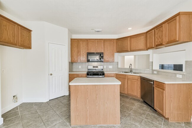 Building Photo - 7 Heron Hollow Ct