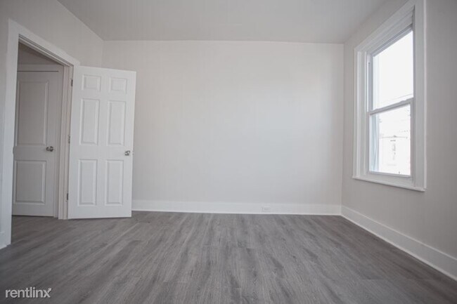 Building Photo - 1 br, 1 bath Condo - 1109 W Lehigh Ave