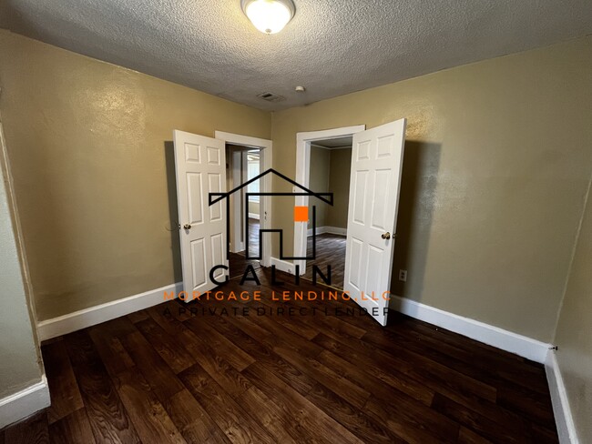 Building Photo - 204 Sugden St