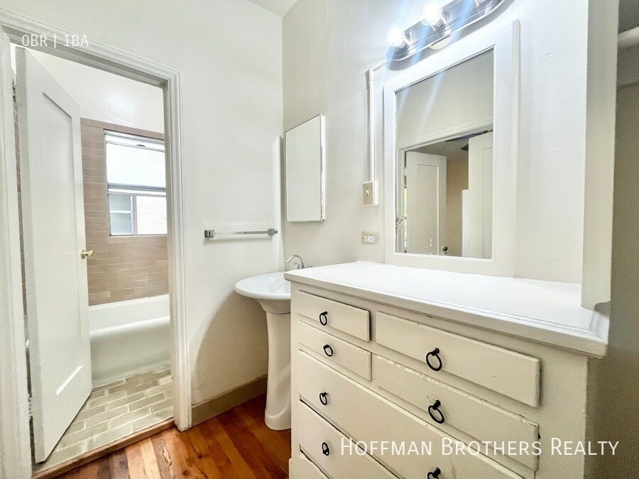 Building Photo - 836 Sanborn Ave