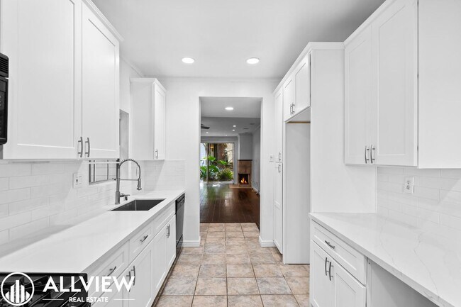 Building Photo - Beautifully Renovated 2-Bed, 2-Bath Home in a Gated Community!