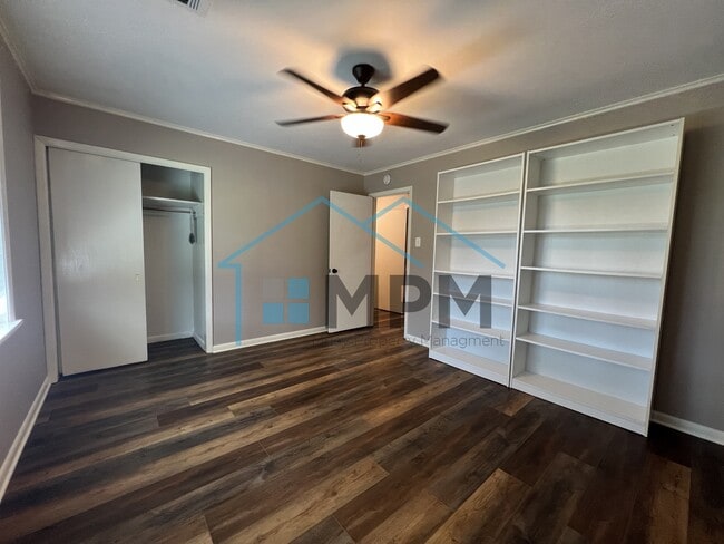 Building Photo - 616 Lakeshore Dr