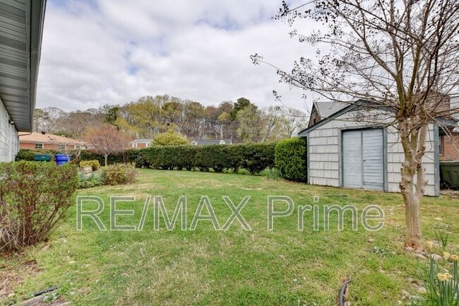 Building Photo - 609 Birch Dr