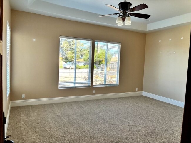 Building Photo - Coastal Living Awaits