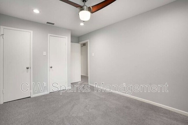 Building Photo - 7615 Woodthrush Dr