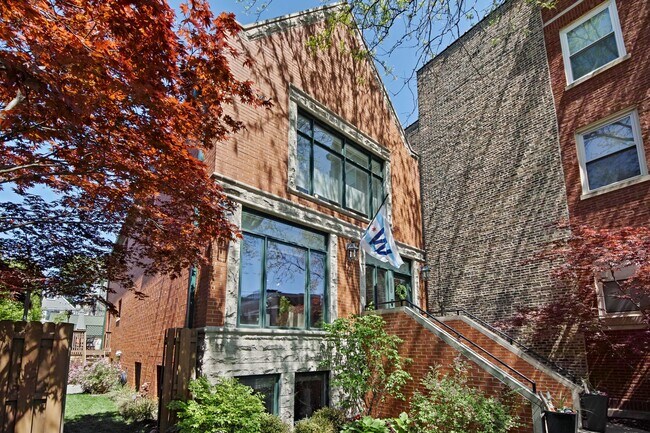 Building Photo - 1912 W Byron St