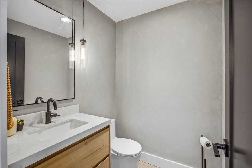 Building Photo - 116 Winstead St SW