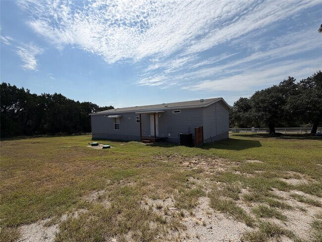 Building Photo - 873/879-879 Lonesome Trail