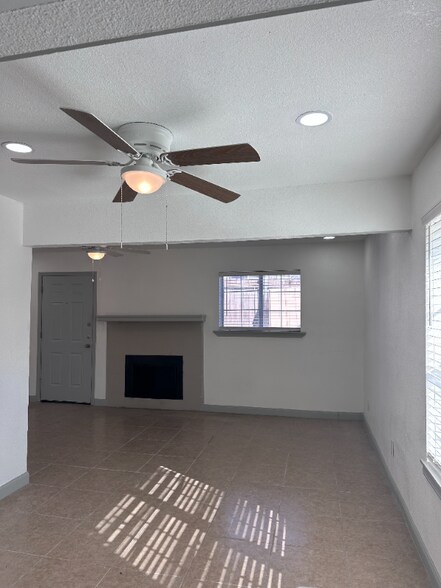 Building Photo - 4624 San Jacinto St