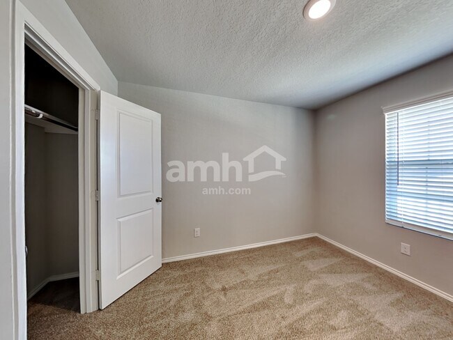 Building Photo - 502 Summersweet Rd