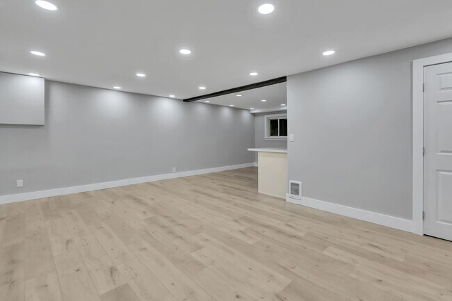 Building Photo - 5182